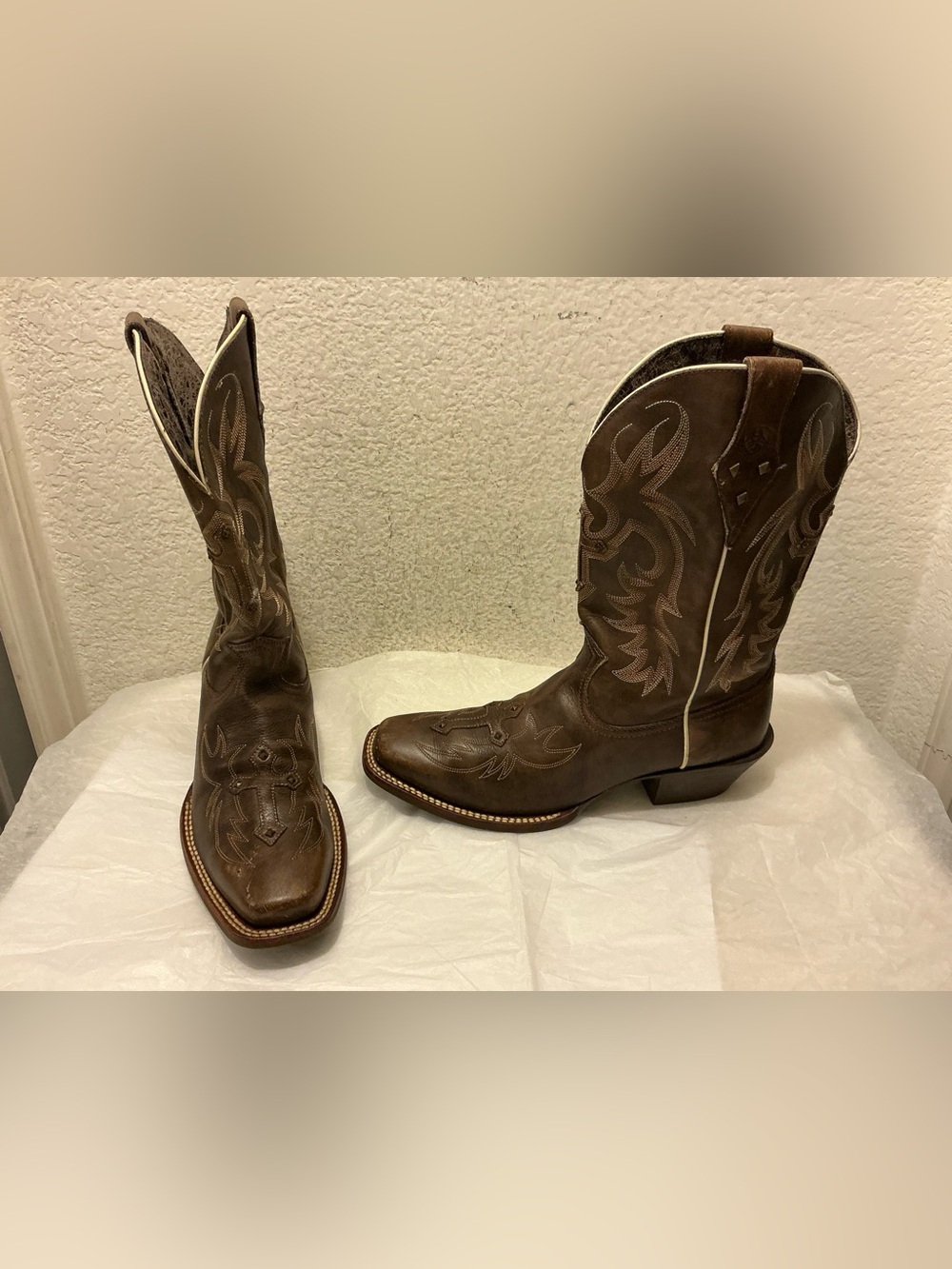 Ariat Legend Spirit Western  Cross Studded Brown Boots Size 9.5 B